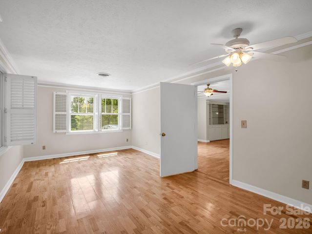 370 Orchard Circle, Laurel Park, NC 28739