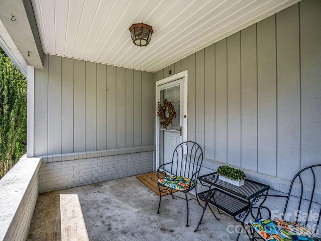 370 Orchard Circle, Laurel Park, NC 28739
