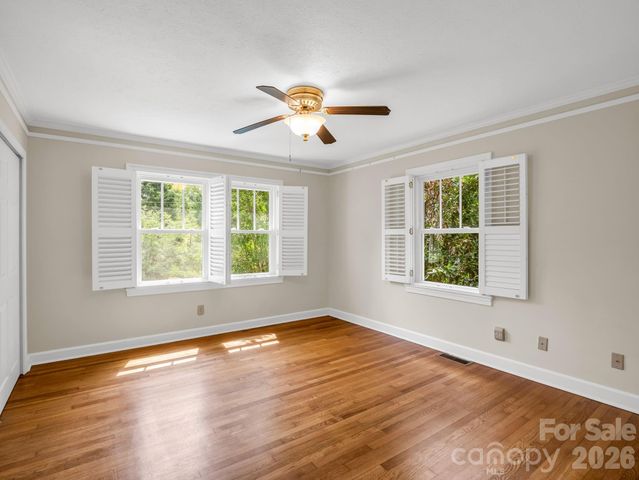 370 Orchard Circle, Laurel Park, NC 28739