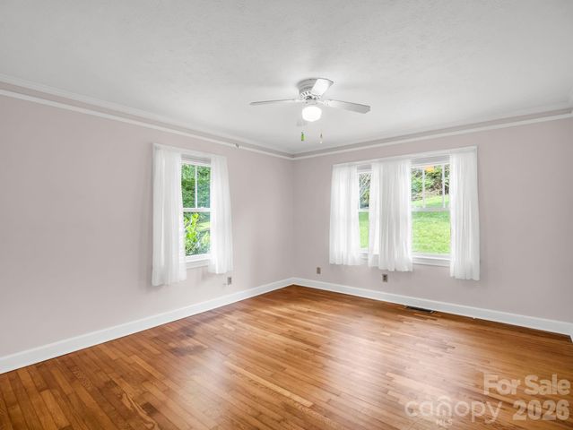 370 Orchard Circle, Laurel Park, NC 28739