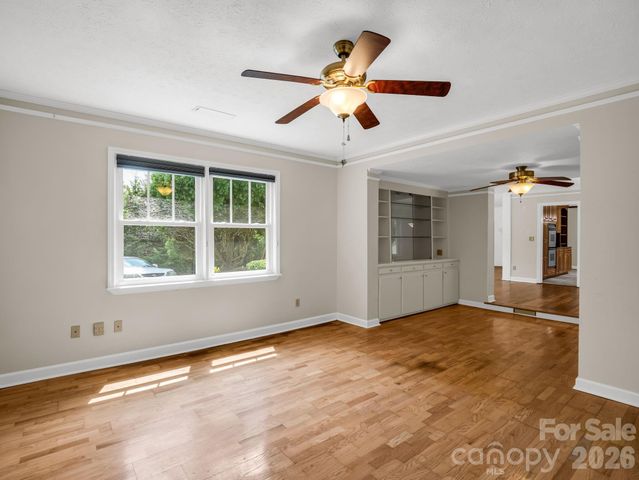 370 Orchard Circle, Laurel Park, NC 28739