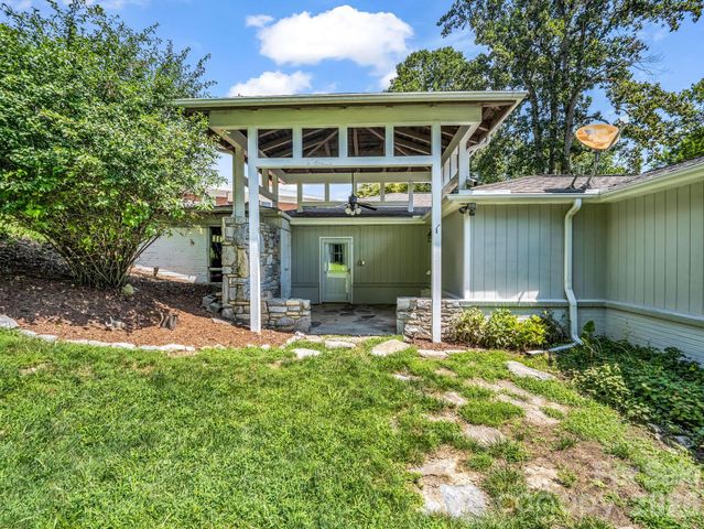370 Orchard Circle, Laurel Park, NC 28739