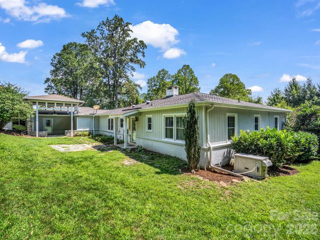 370 Orchard Circle, Laurel Park, NC 28739