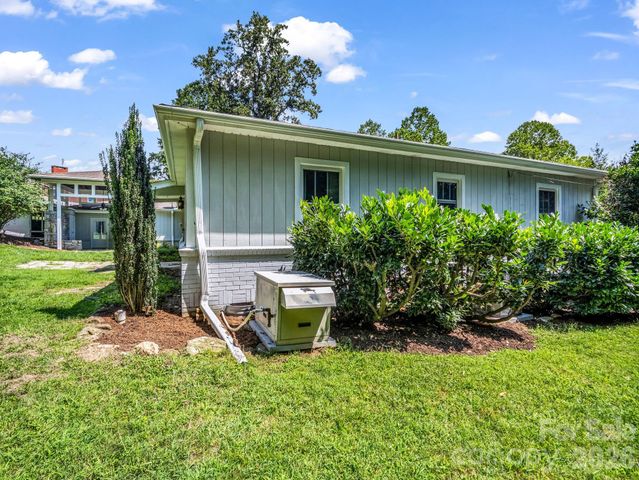 370 Orchard Circle, Laurel Park, NC 28739