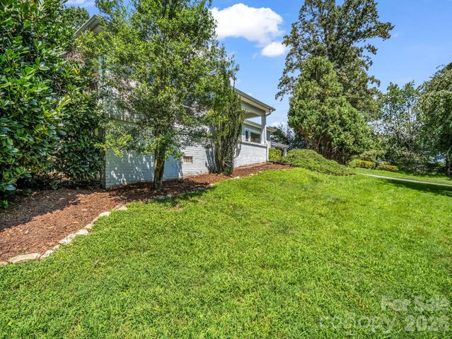 370 Orchard Circle, Laurel Park, NC 28739