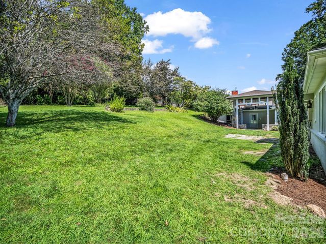 370 Orchard Circle, Laurel Park, NC 28739