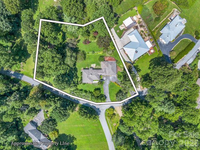 370 Orchard Circle, Laurel Park, NC 28739