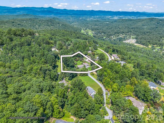 370 Orchard Circle, Laurel Park, NC 28739