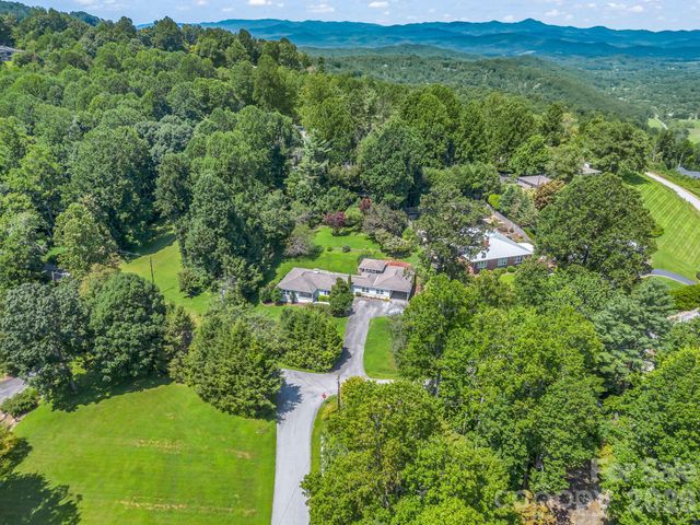 370 Orchard Circle, Laurel Park, NC 28739