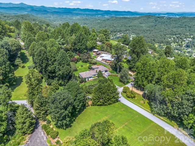 370 Orchard Circle, Laurel Park, NC 28739