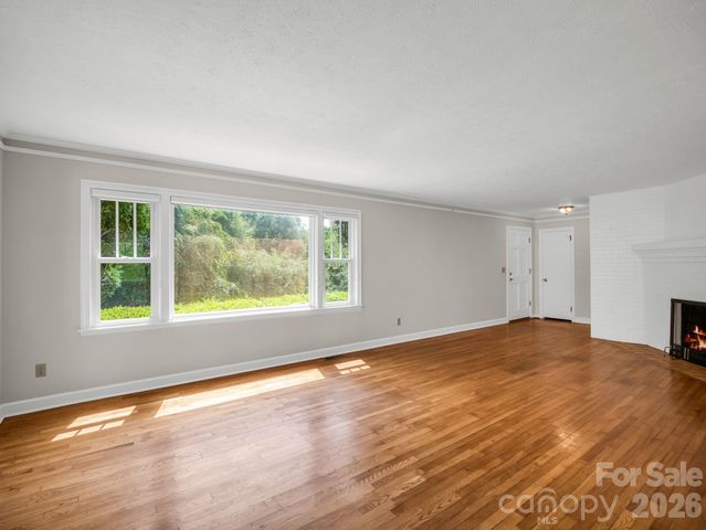 370 Orchard Circle, Laurel Park, NC 28739