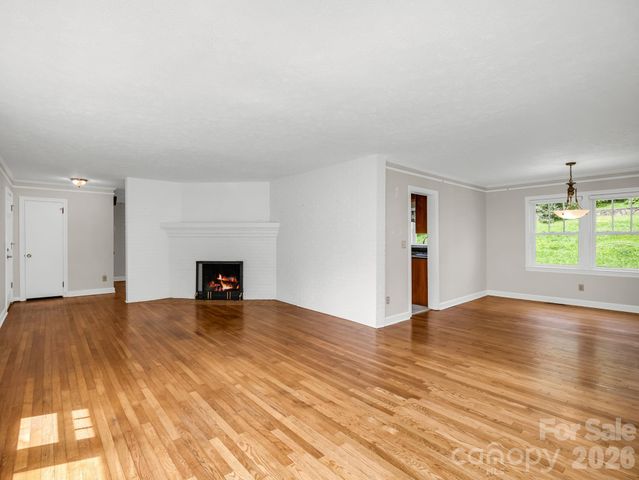 370 Orchard Circle, Laurel Park, NC 28739