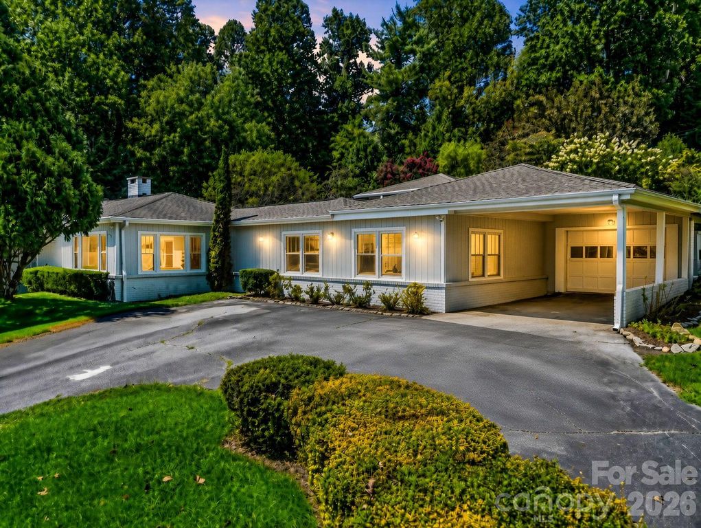 370 Orchard Circle, Laurel Park, NC 28739