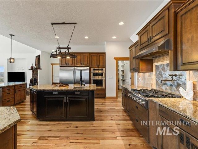 24746 Star Crest Ct, Middleton, ID 83644