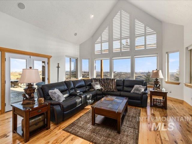 24746 Star Crest Ct, Middleton, ID 83644