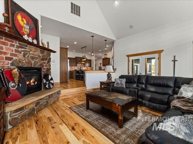 24746 Star Crest Ct, Middleton, ID 83644