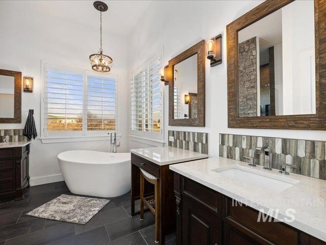 24746 Star Crest Ct, Middleton, ID 83644