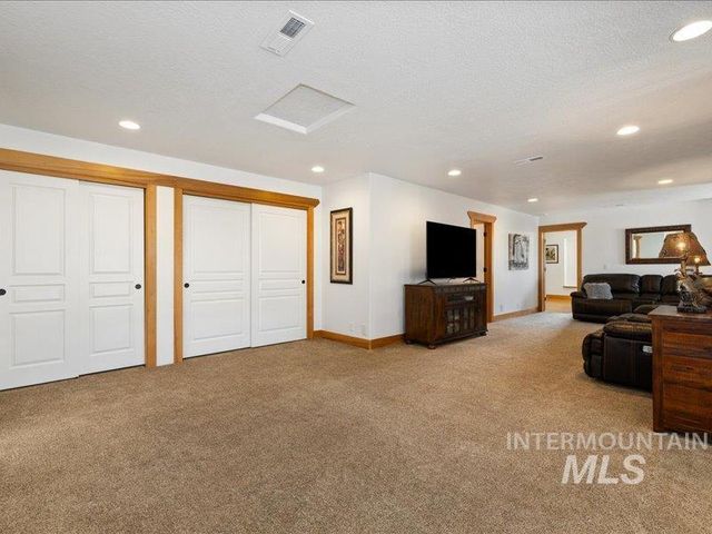 24746 Star Crest Ct, Middleton, ID 83644