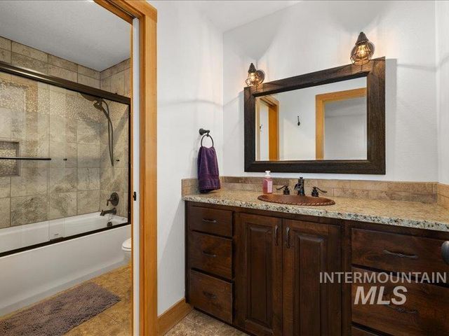 24746 Star Crest Ct, Middleton, ID 83644