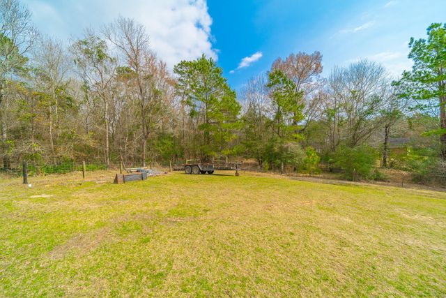 840 Horace Bonds Road, Livingston, TX 77351