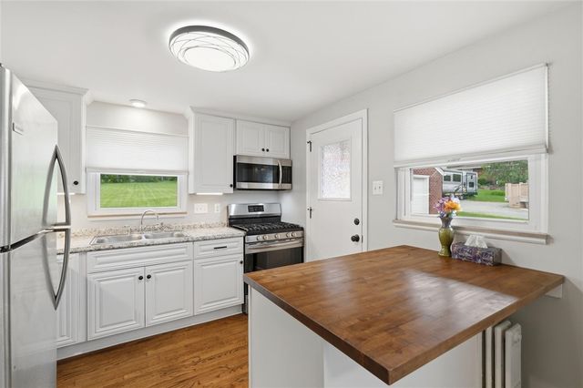 832 Rebecca St, North Huntingdon, PA 15642