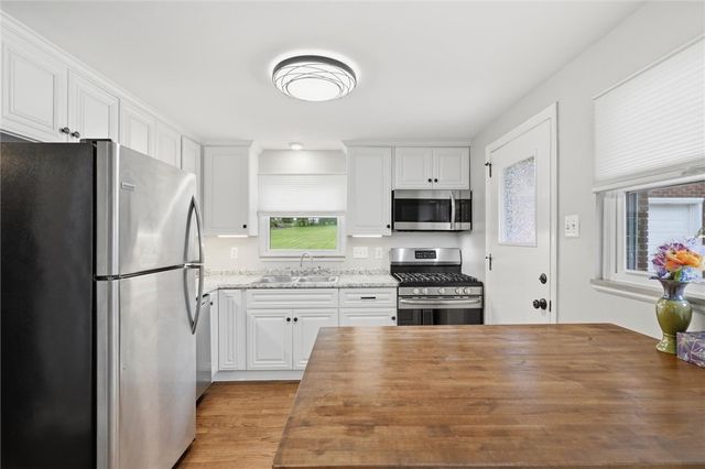832 Rebecca St, North Huntingdon, PA 15642