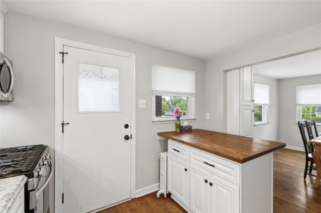 832 Rebecca St, North Huntingdon, PA 15642
