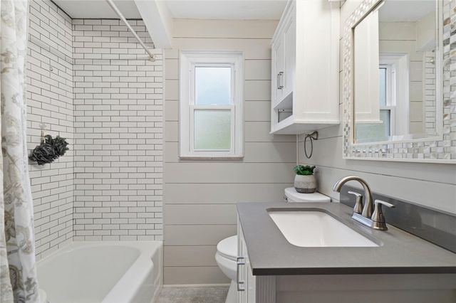 832 Rebecca St, North Huntingdon, PA 15642