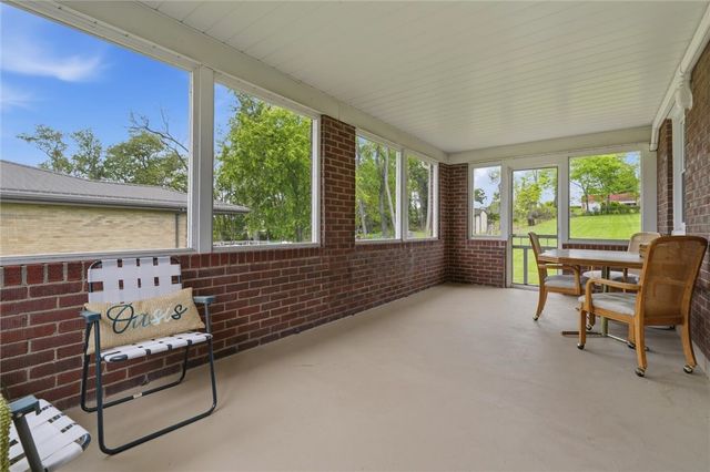 832 Rebecca St, North Huntingdon, PA 15642