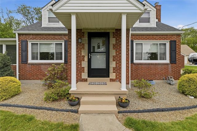 832 Rebecca St, North Huntingdon, PA 15642