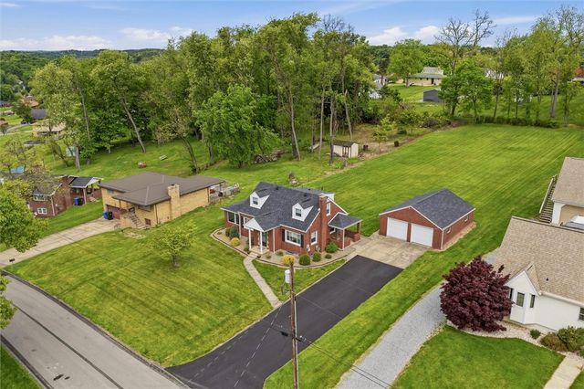 832 Rebecca St, North Huntingdon, PA 15642