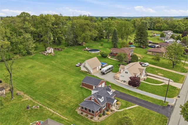 832 Rebecca St, North Huntingdon, PA 15642