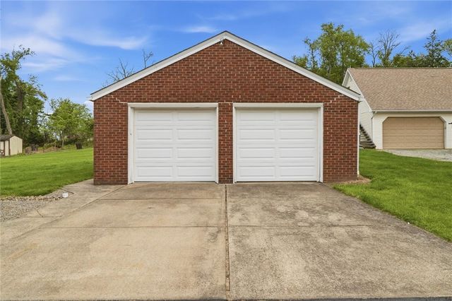 832 Rebecca St, North Huntingdon, PA 15642