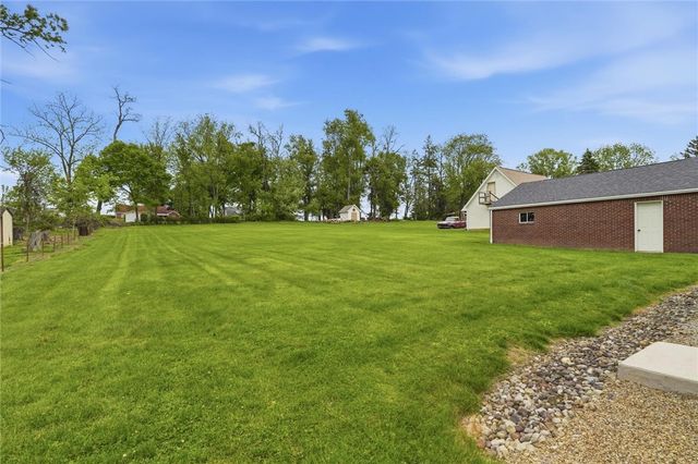 832 Rebecca St, North Huntingdon, PA 15642