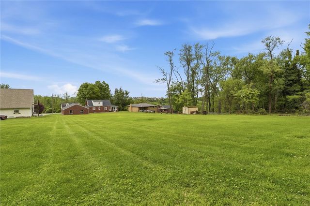 832 Rebecca St, North Huntingdon, PA 15642