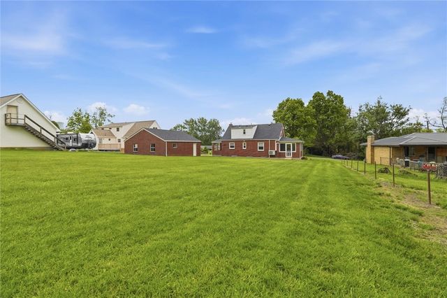 832 Rebecca St, North Huntingdon, PA 15642