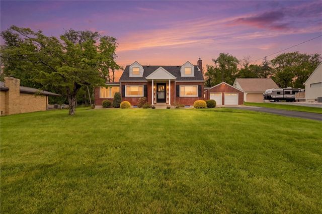 832 Rebecca St, North Huntingdon, PA 15642