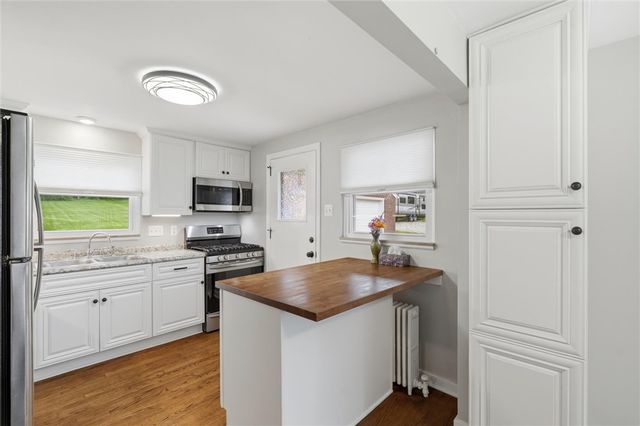 832 Rebecca St, North Huntingdon, PA 15642