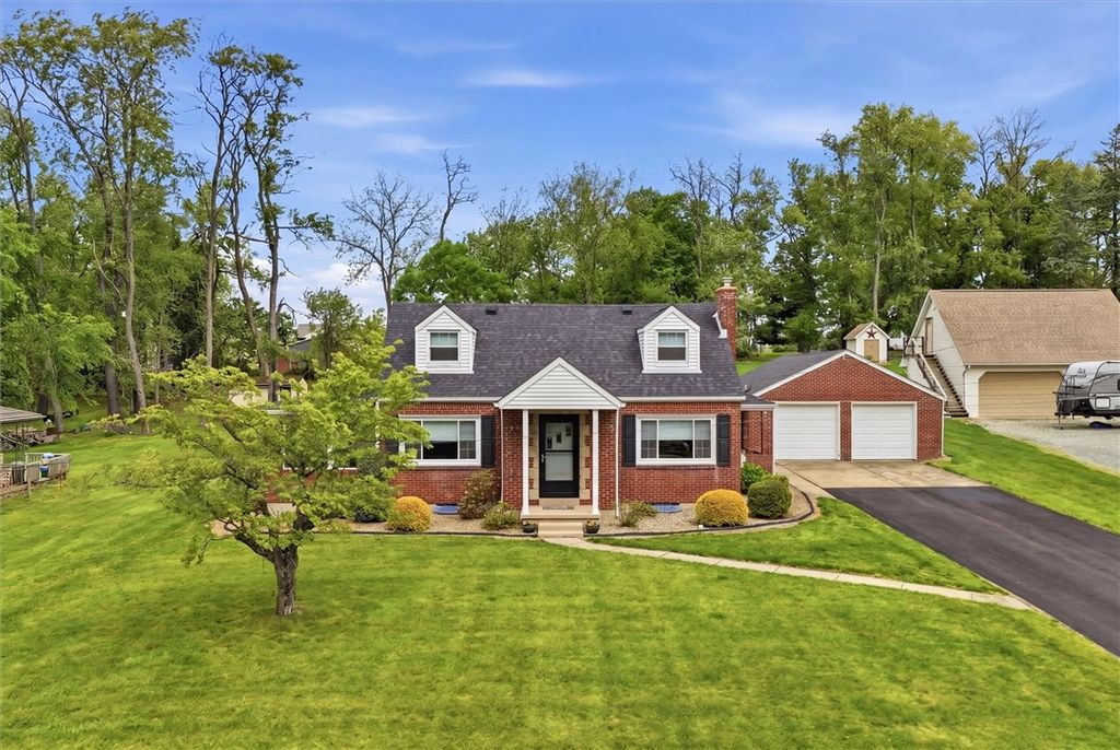 832 Rebecca St, North Huntingdon, PA 15642