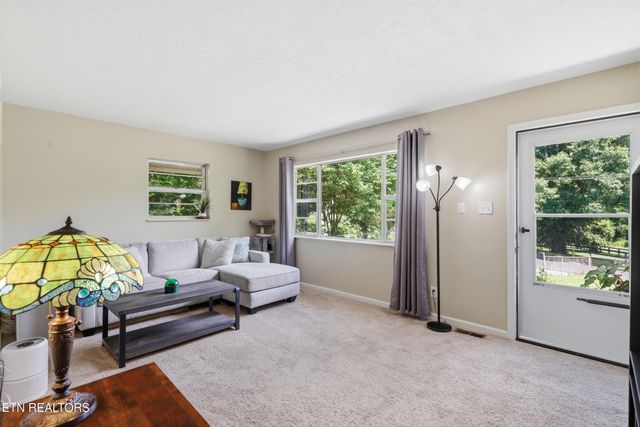 3401 McDonald Rd, Knoxville, TN 37914