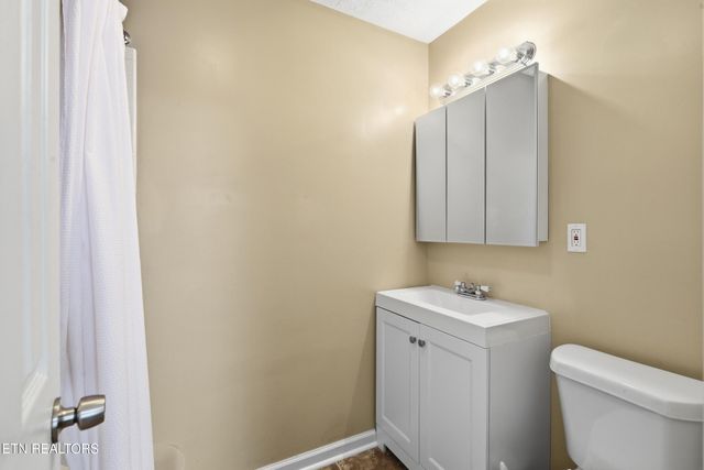 3401 McDonald Rd, Knoxville, TN 37914