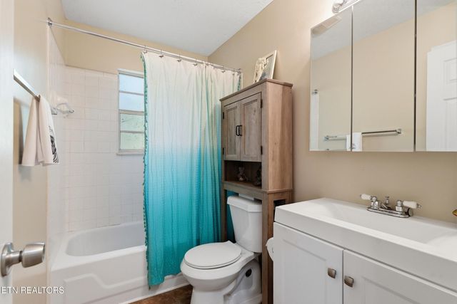 3401 McDonald Rd, Knoxville, TN 37914