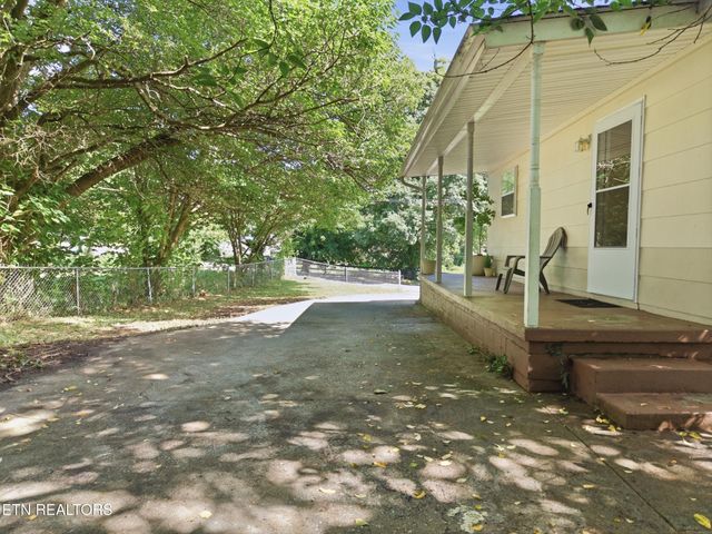 3401 McDonald Rd, Knoxville, TN 37914