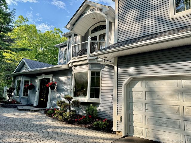 3 Chuck Court, Port Jefferson, NY 11777