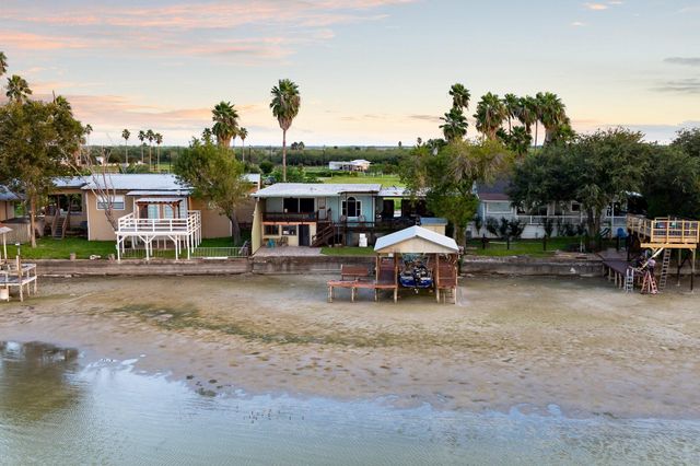 8526 Lago Vista Drive, Edcouch, TX 78538