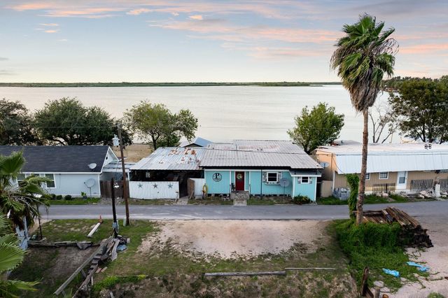 8526 Lago Vista Drive, Edcouch, TX 78538