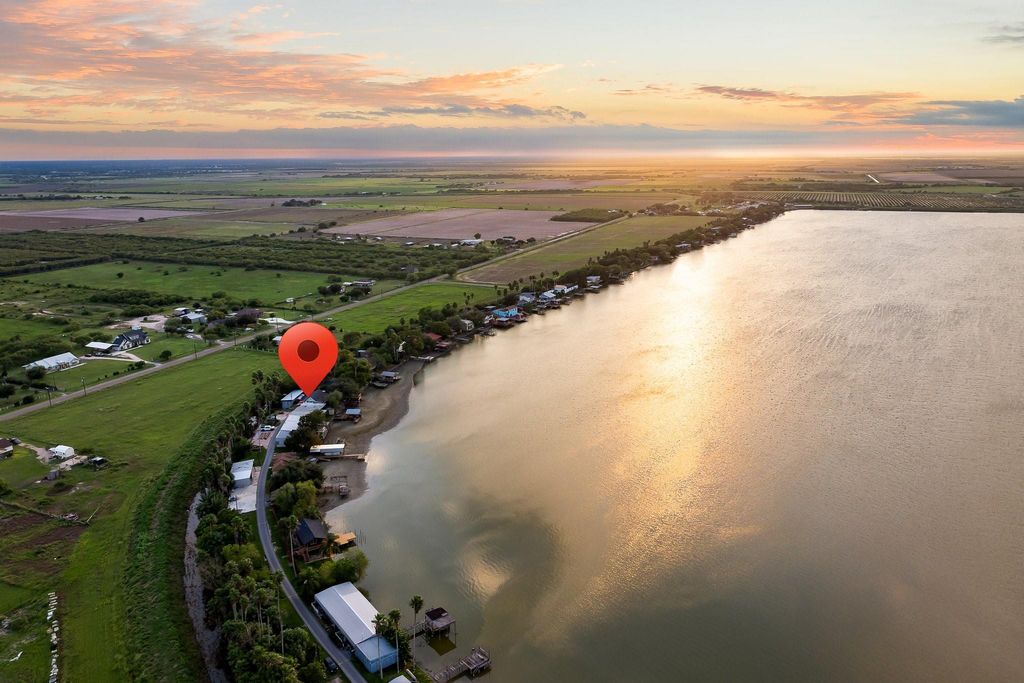 8526 Lago Vista Drive, Edcouch, TX 78538