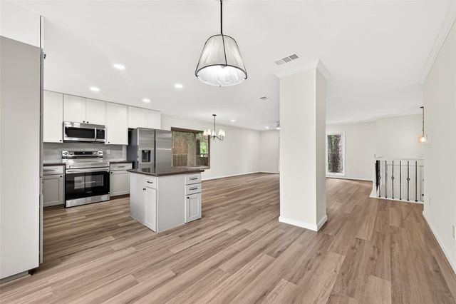 2 Kittiwake Court, Spring, TX 77380