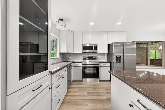 2 Kittiwake Court, Spring, TX 77380