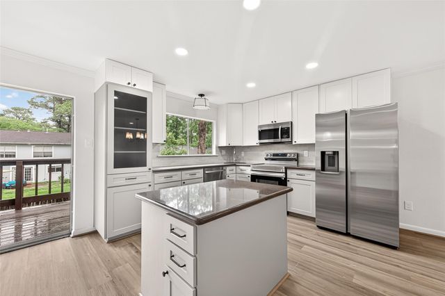 2 Kittiwake Court, Spring, TX 77380